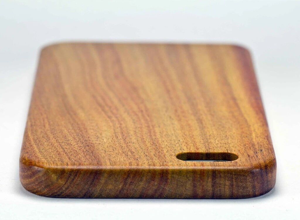wood iphone se case 2020 - lifestyle